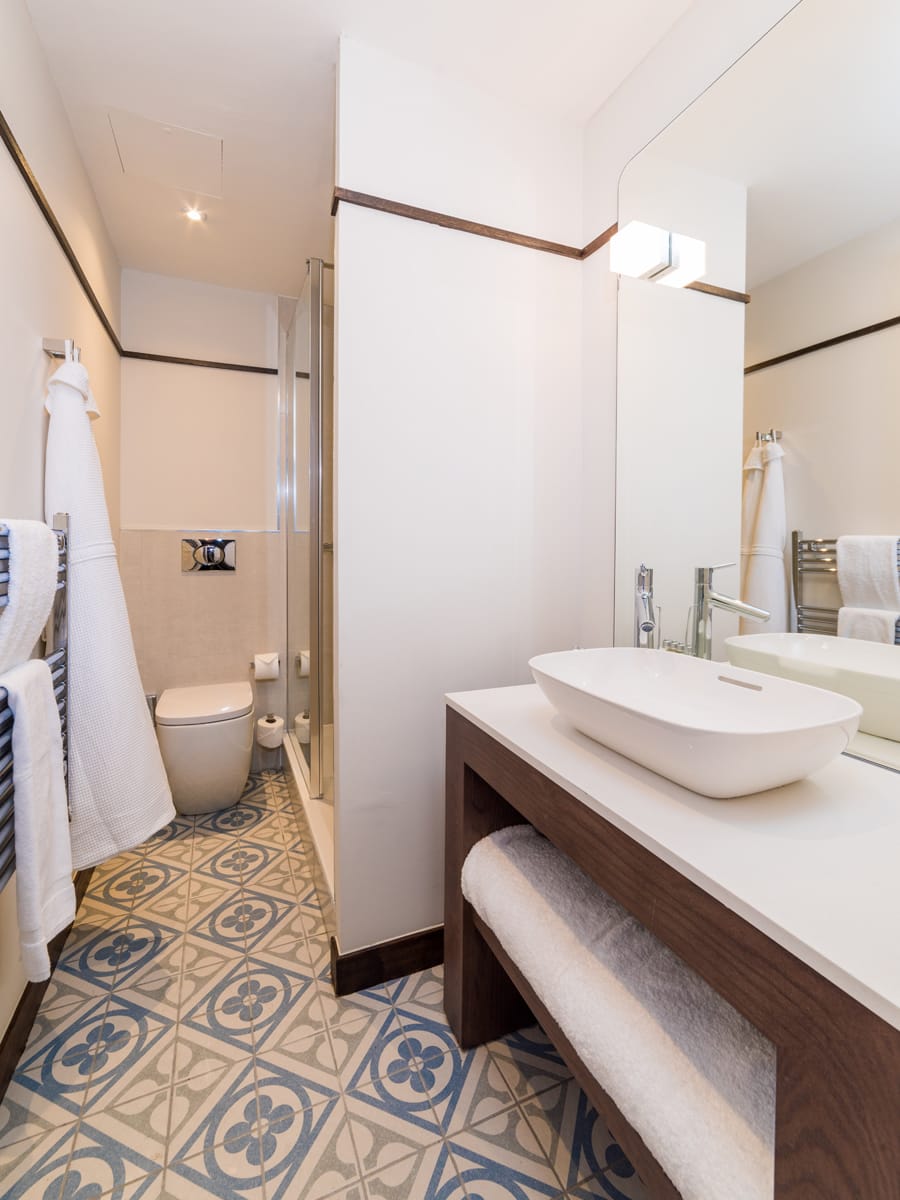 double room bathroom