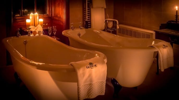 Suite-3-Bathroom-at-Night-687×430