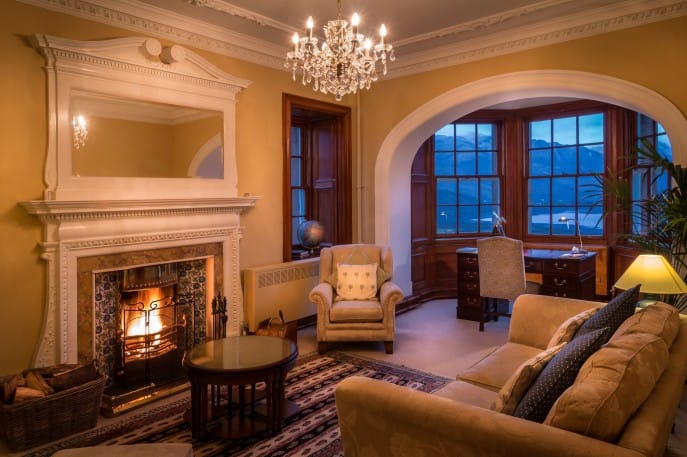 Suite4sittingroomfireplace-687×430