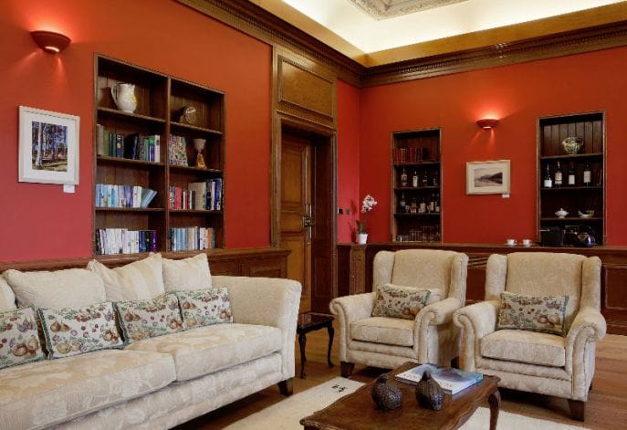 suite_3_sitting_room-687×430