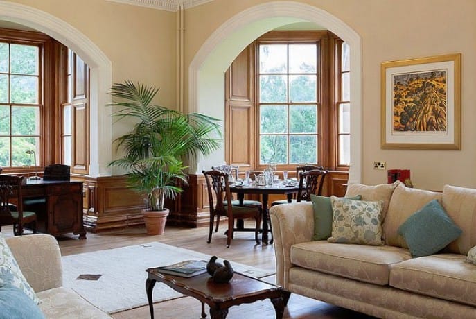 Suite-2-sitting-room-687×430