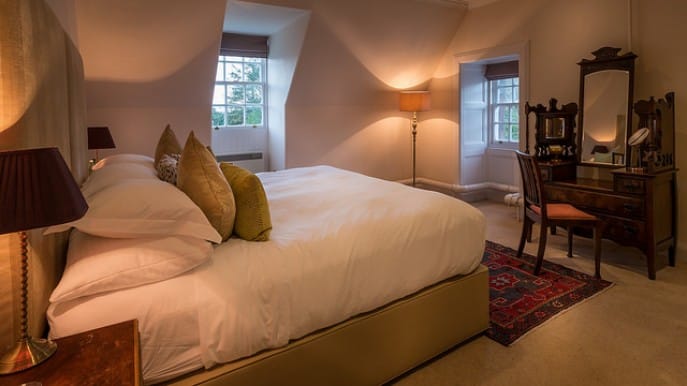 Suite-7-bedroom-687×430