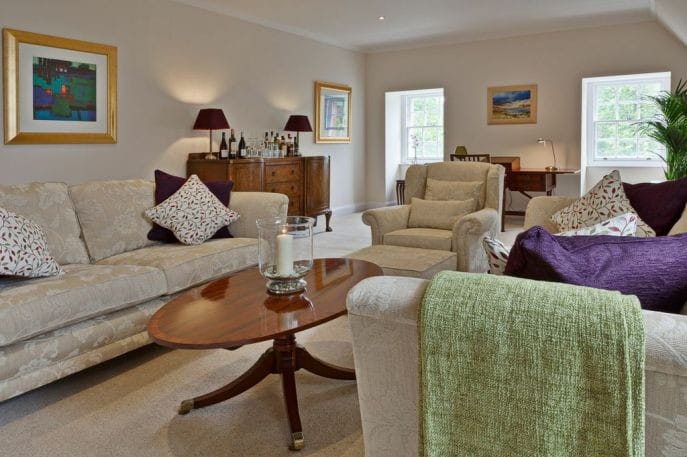 suite_7_room-687×430