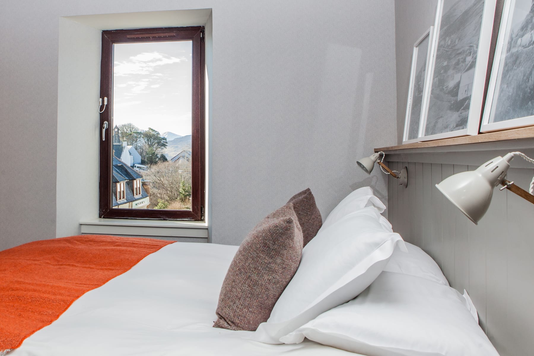 double rooms with window to highland mountains